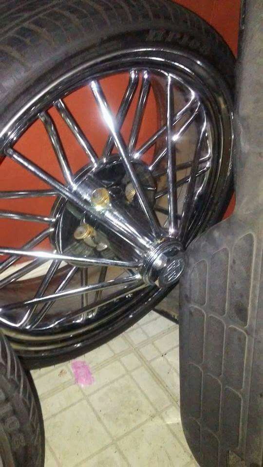 22 inch texan wire wheel swangers with vogue tires for Sale in Fort