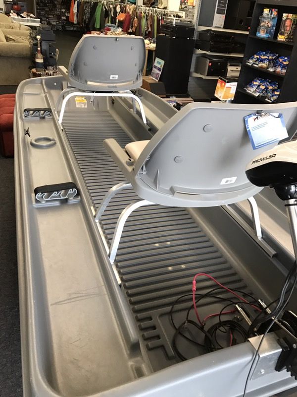 10 ft bass pro pond prowler with 2 seats professionally installed