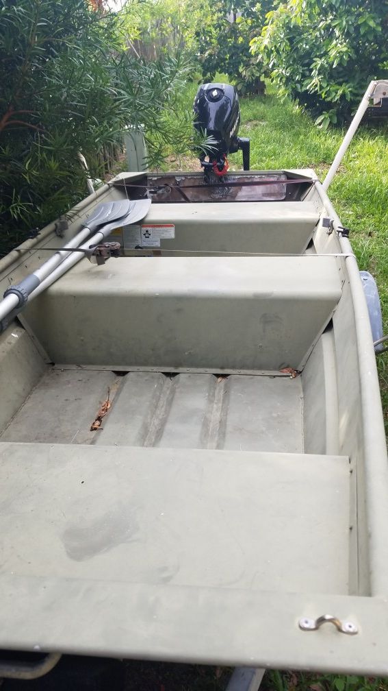 10ft Jon boat 2.5 motor / canopy. TRAILER INCLUDED for ...