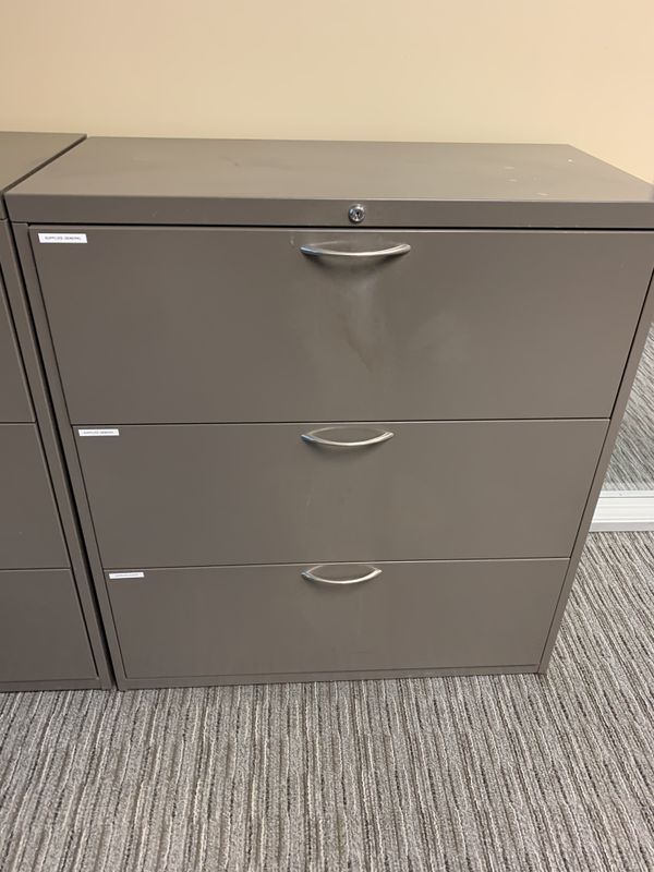 Gray 3 drawer filing cabinet for Sale in San Diego, CA - OfferUp