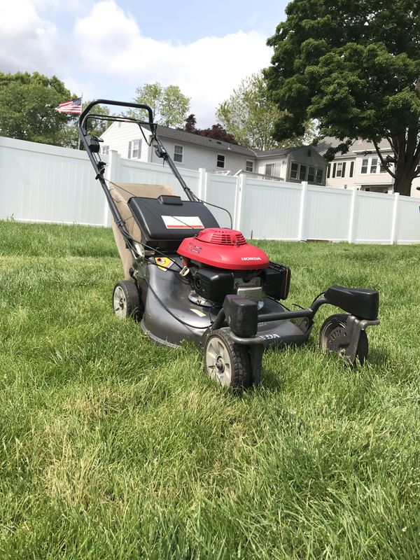 Lawn mower Honda Quadra Cut System Harmony II HRZ 216 for Sale in