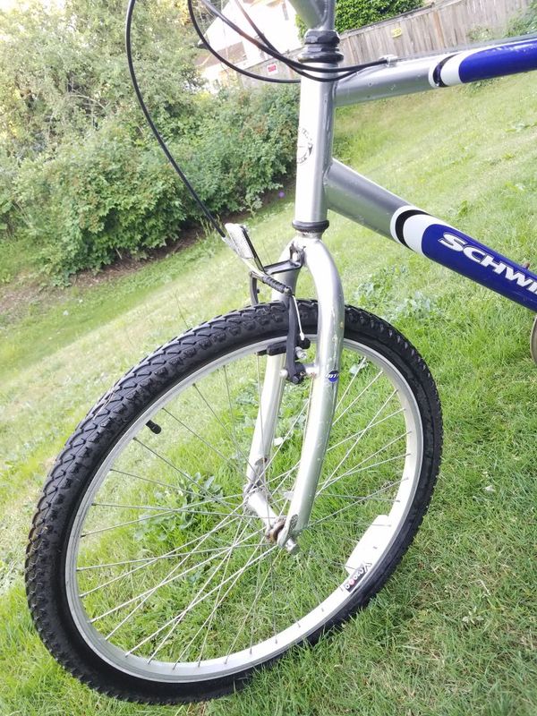 Schwinn Frontier 26 inch bike QUICK RELEASE TIRE ( EXCELLENT) for Sale