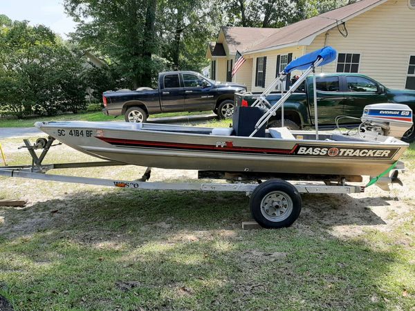 89 bass tracker center console for Sale in Springfield, GA - OfferUp