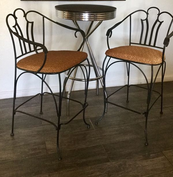 Patio Kitchen Around The Pool Furniture Round 40 H Table And 2 30 H Arm Chairs For Sale In Fresno Ca Offerup