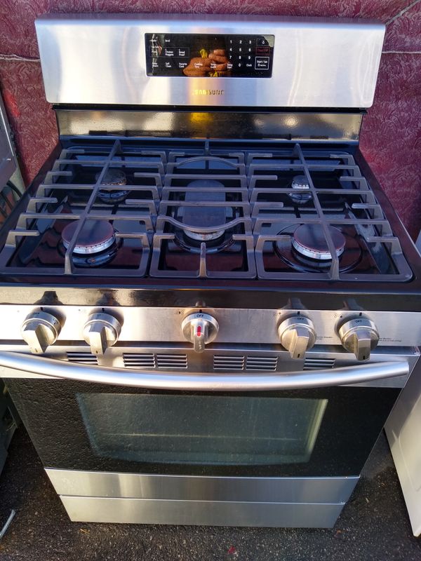 Samsung Stainless Steel Gas Stove 5 burners for Sale in Las Vegas, NV