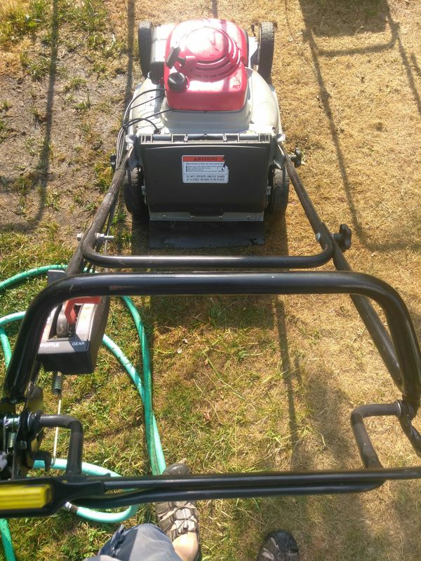 Honda Harmony hrb215 selfpropelled variable speed lawn mower no bag