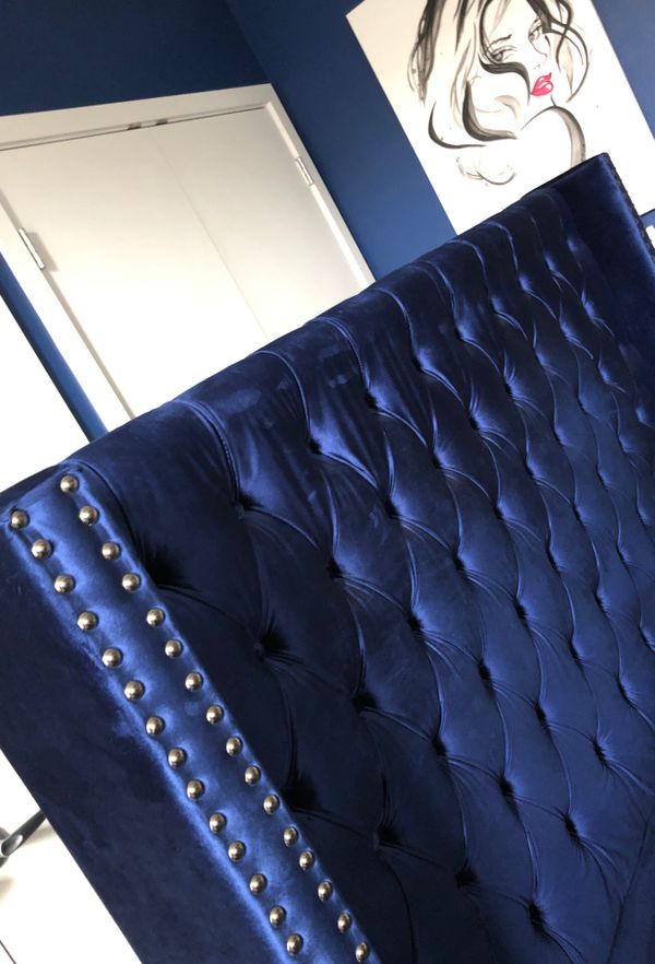 Royal Blue Velvet Tufted Bedframe and Headboard (Queen size) for Sale in Seattle, WA OfferUp