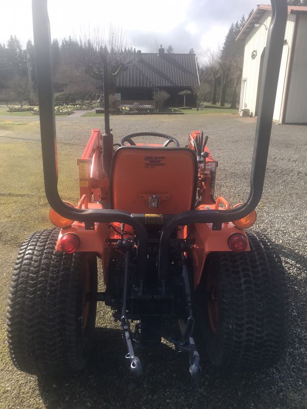 Kubota B7200 tractor w/ Kubota 1640 loader for Sale in Centralia, WA