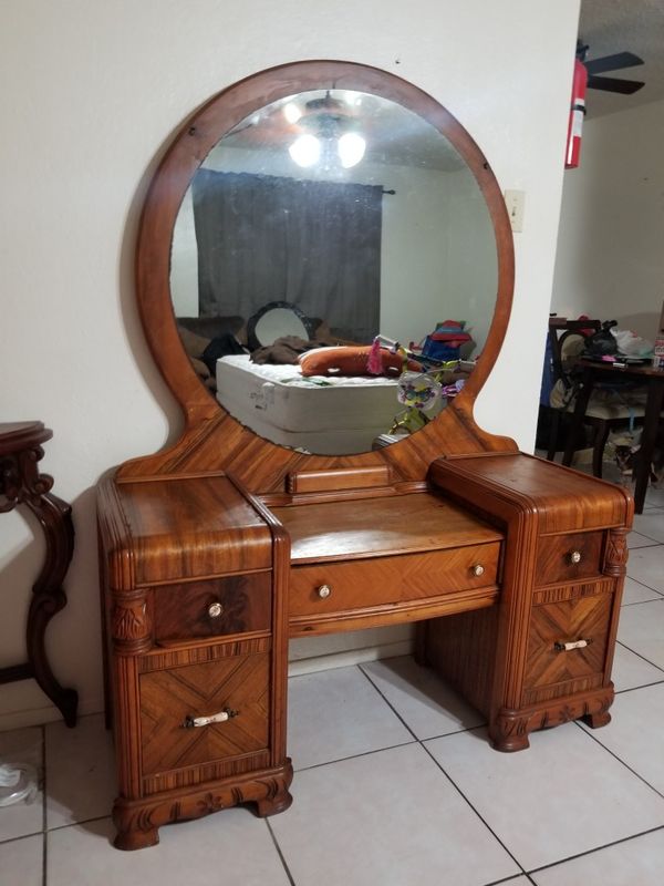 peinador antiguo pura madera for Sale in McAllen, TX - OfferUp