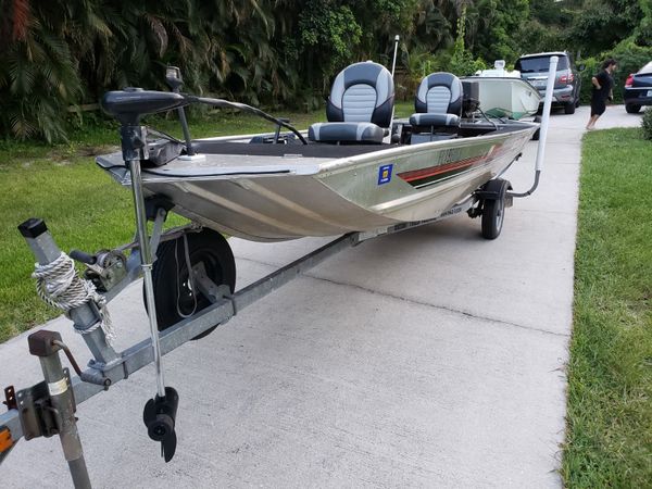 1990 16ft Aluminum Boat - Panfish16 Bass Tracker for Sale in Fort ...