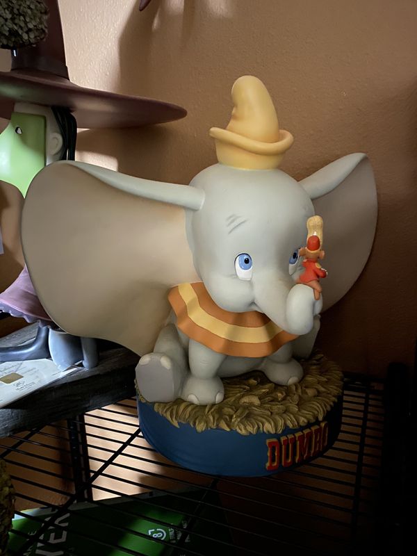 disney dumbo statue