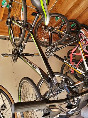 Schwinn hybrid bike 21 speed for men black silver and green at Van Nuys for Sale in Los Angeles, CA