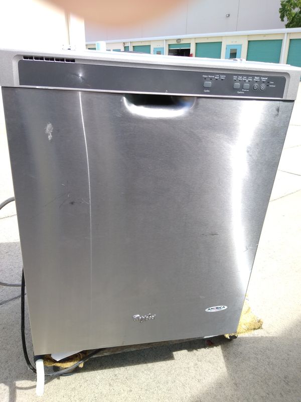 Like new Whirlpool dishwasher model wdf520padm5 for Sale in Rancho