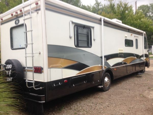 1996 34 foot coachman class a motorhome for Sale in Mentor, OH - OfferUp