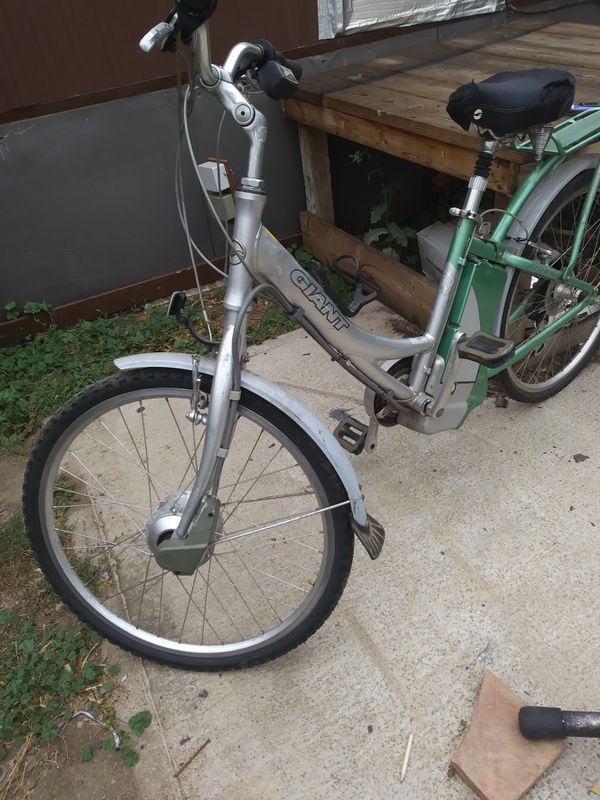 Ebike Giant Suede electric powered bicycle for Sale in Lakewood, CO