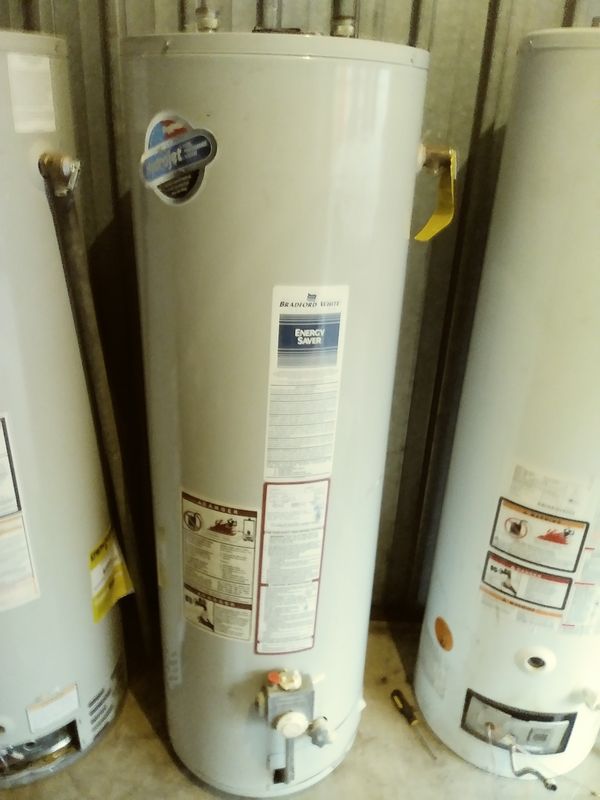 Bradford white 40 gallon gas hot water heater with warranty for Sale in