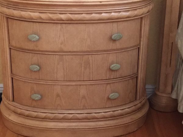 Pulaski Somerset Square King Bedroom Set for Sale in Fort ...