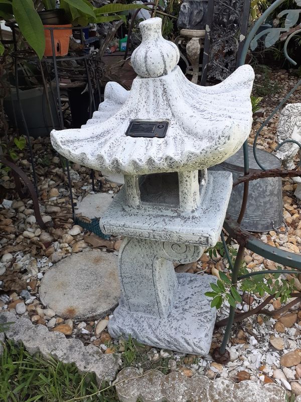 large resin garden pagoda