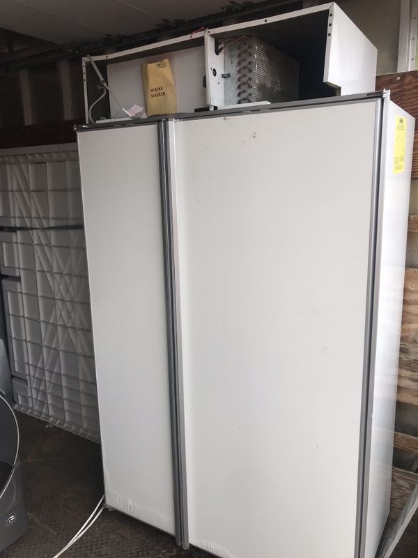 This unit is a used sub zero 42” refrigerator for Sale in Oakland Park