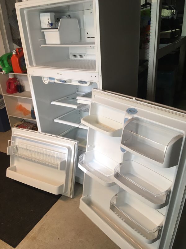 Kenmore model 795.79302.901 white refrigerator for Sale in Newton, MA