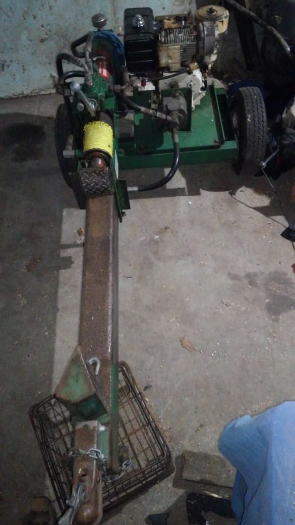 Mighty Mac log splitter for Sale in Gloversville, NY - OfferUp