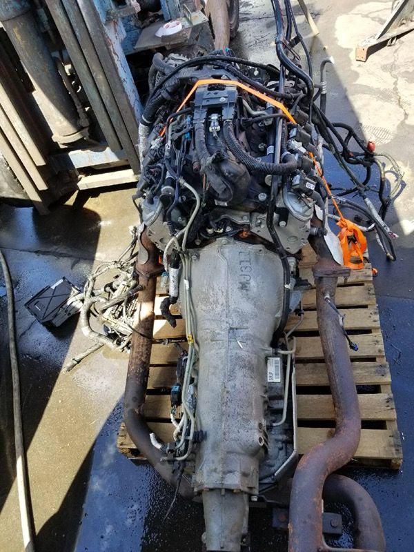 6.0 Ls LQ9 chevy engine complete with 4L80 trans for Sale in Los