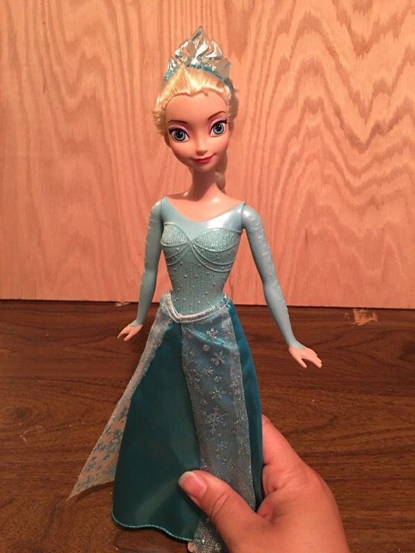 elsa barbie head