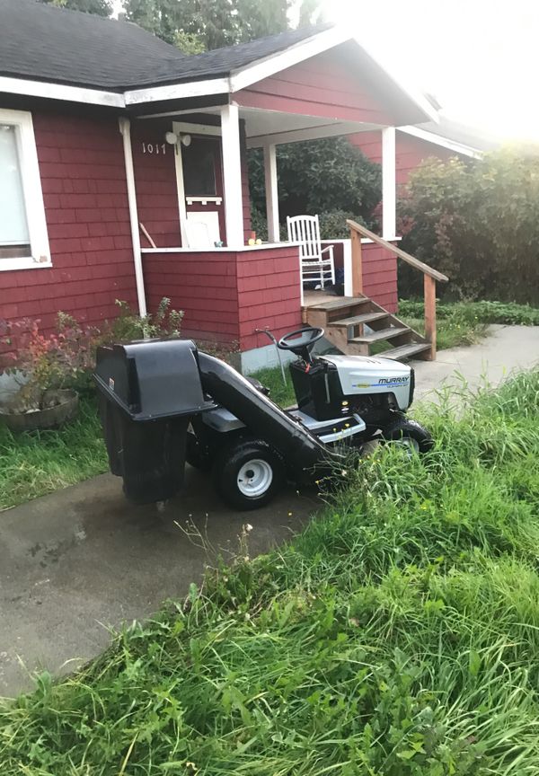 Murray 40 inch deck/14.5 horse riding mower with bagger. for