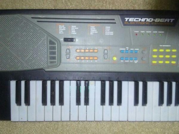Techno-Beat Electronic Keyboard for Sale in Palmdale, CA - OfferUp