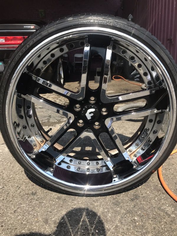 Rims and tires 22 inch offset for Sale in Los Angeles, CA
