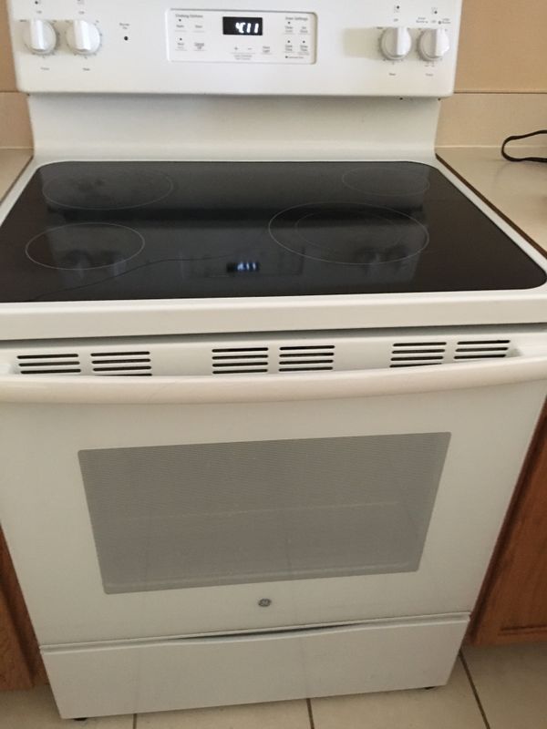 GE White Electric Glass Top Stove for Sale in Clermont, FL OfferUp