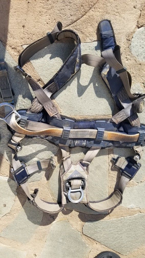 SALA NANO EXOFIT HARNESS FALL PROTECTION YO YO RETRACTABLES for Sale in San Diego, CA OfferUp