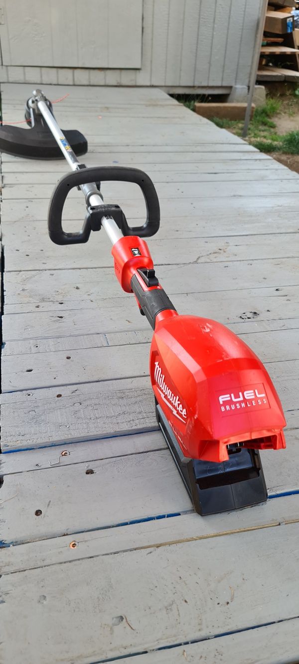Milwaukee M18 FUEL 18Volt LithiumIon Cordless Brushless String Grass Trimmer with Attachment