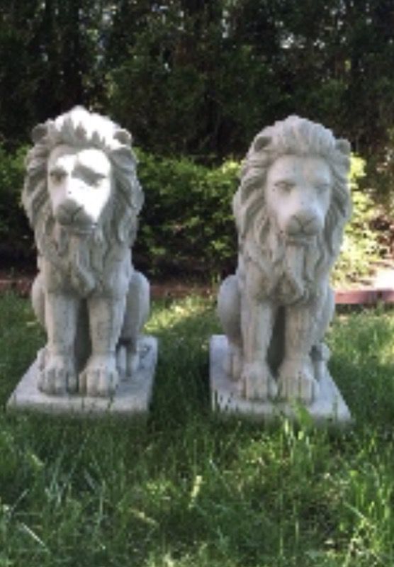 Concrete Lion Pair Garden Statue 21” tall for Sale in Staten Island, NY