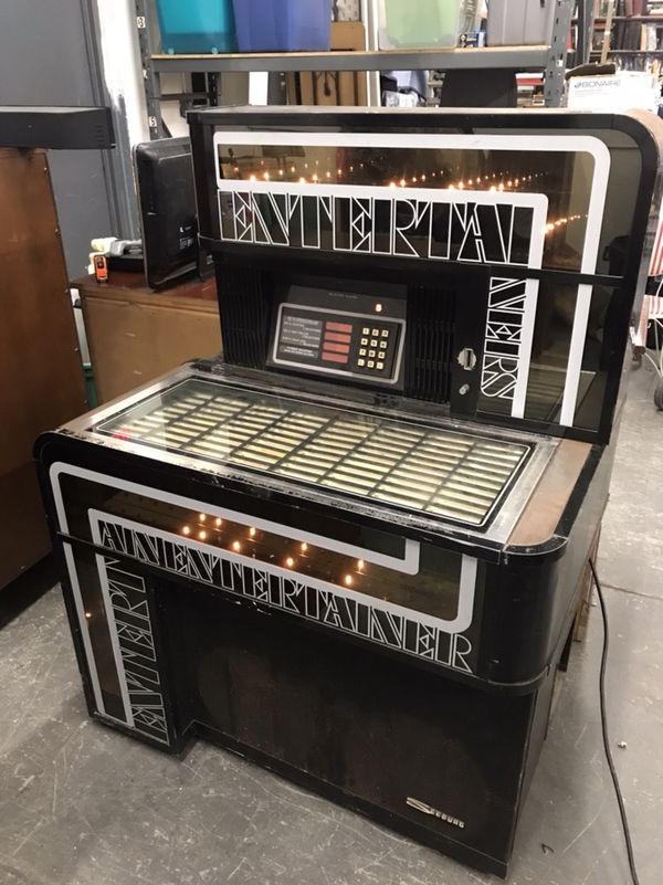 Seeburg Jukebox Model STD2 The Entertainer, for parts or repair for
