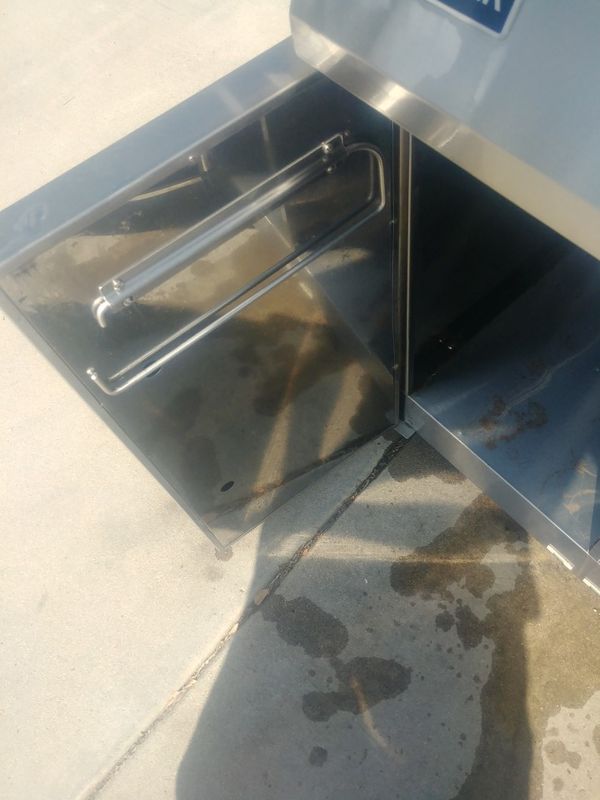 Jenn air out door portable sink with food compartments for Sale in Los