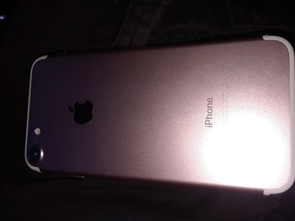 Iphone 7s Rose gold 128gb unlocked for Sale in Tacoma, WA - OfferUp