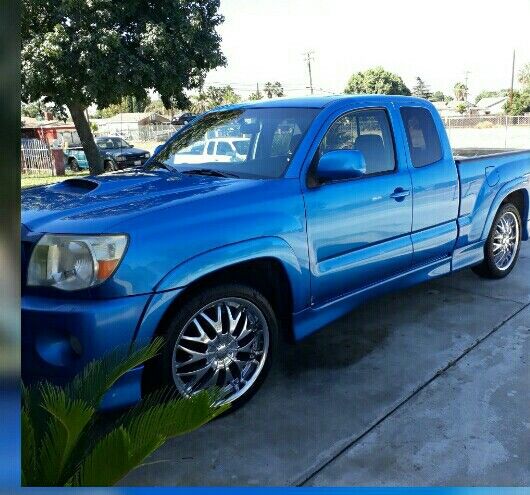 2006 Toyota Tacoma king cab for Sale in Bloomington, CA - OfferUp