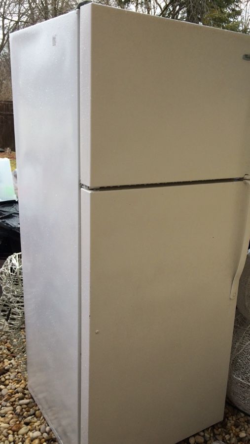 Refrigerator for sale used good condition for Sale in East Moriches, NY