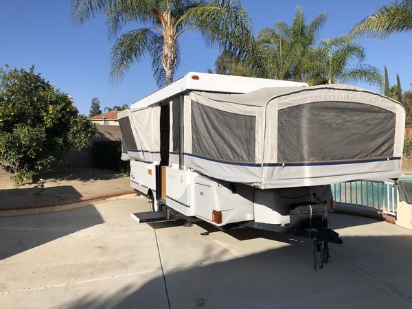 2004 fleetwood coleman bayside elite