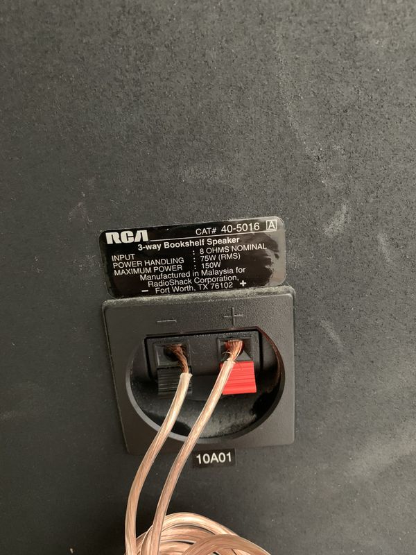Pair of bookshelf speakers RCA cat405016 3way 150w max 40 for Sale