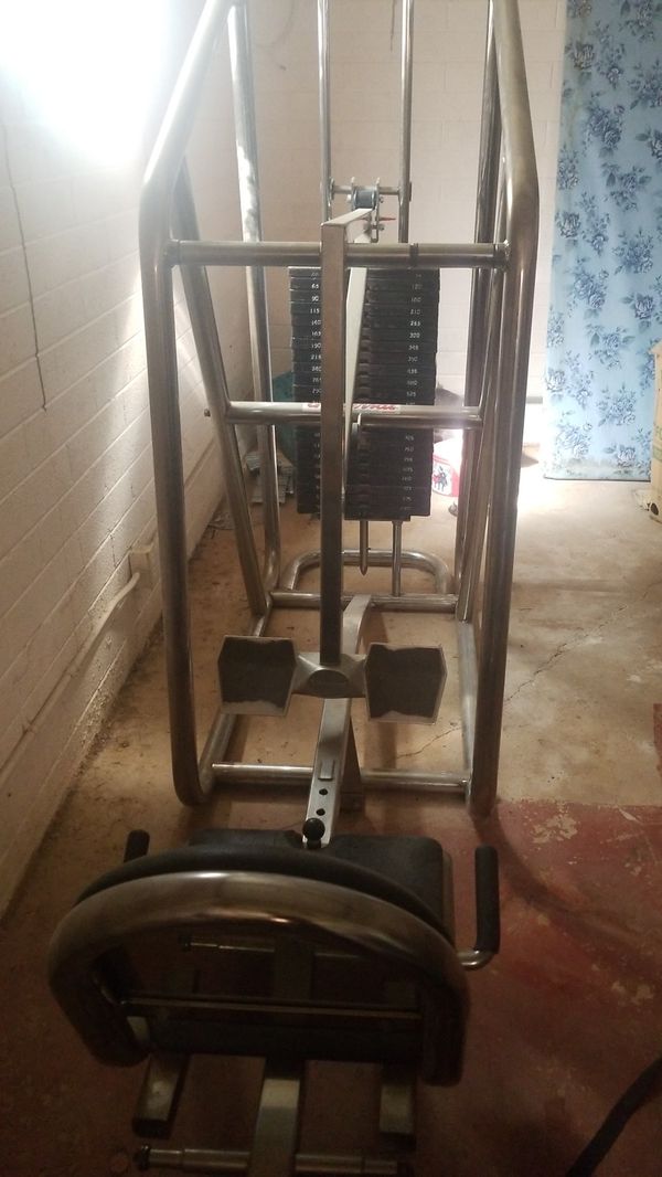 Universal gym leg press Machine $350 for Sale in Glendale, AZ - OfferUp