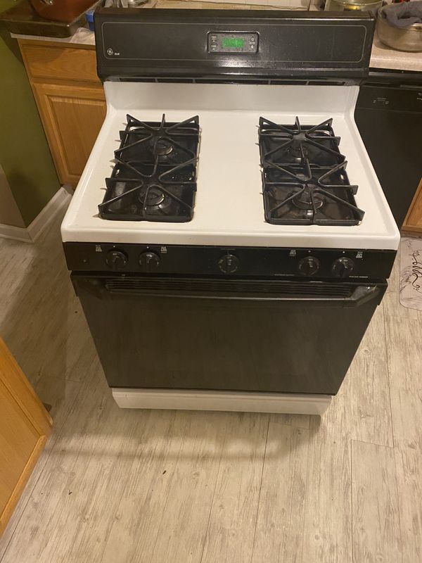 GE XL44 Black And White 30in Gas Stove for Sale in Des Plaines, IL