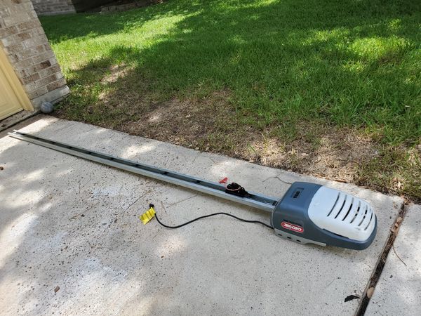 Genie powerlift 900 garage door opener for Sale in Houston, TX - OfferUp