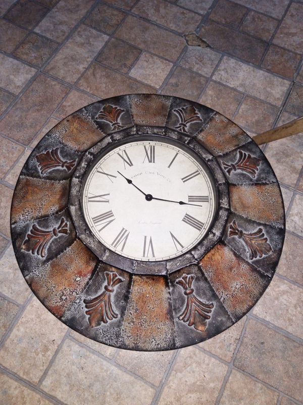 24" Edinburgh Clock Works Co London England, Metal Edges for Sale in