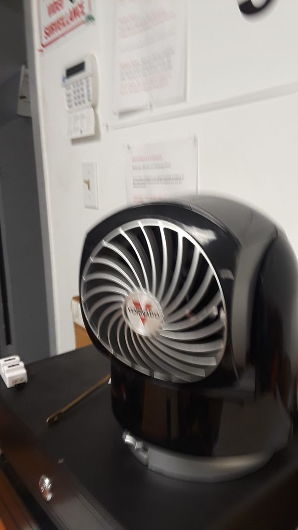 Fan Vornado 2 speed moves back and forth for Sale in Boynton Beach, FL - OfferUp