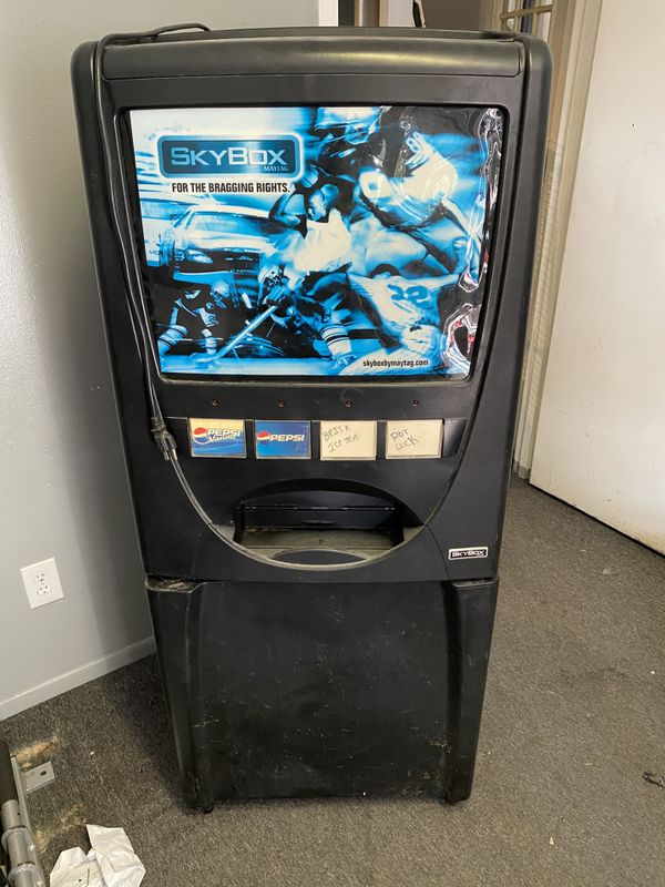 Skybox Home / Garage Vending Machine with Stand for Sale in Winter