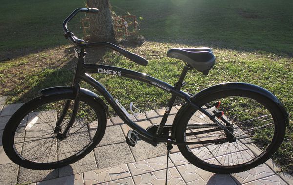 29" Genesis Onex cruiser men's bike, black for Sale in