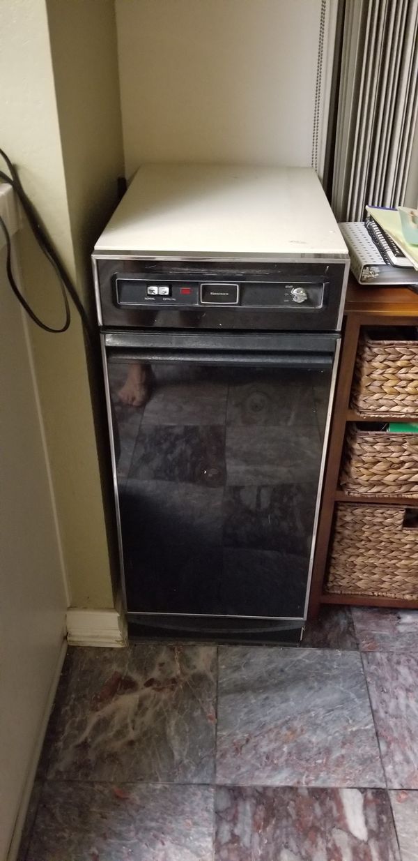 Trash compactor for Sale in Riverside, CA OfferUp
