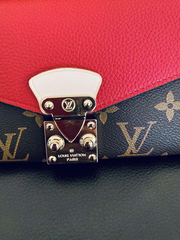 Louis Vuitton Wallet for Sale in Auburn, WA - OfferUp